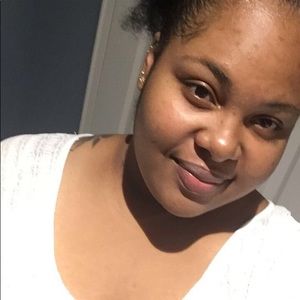 Meet your Posher, Alexia